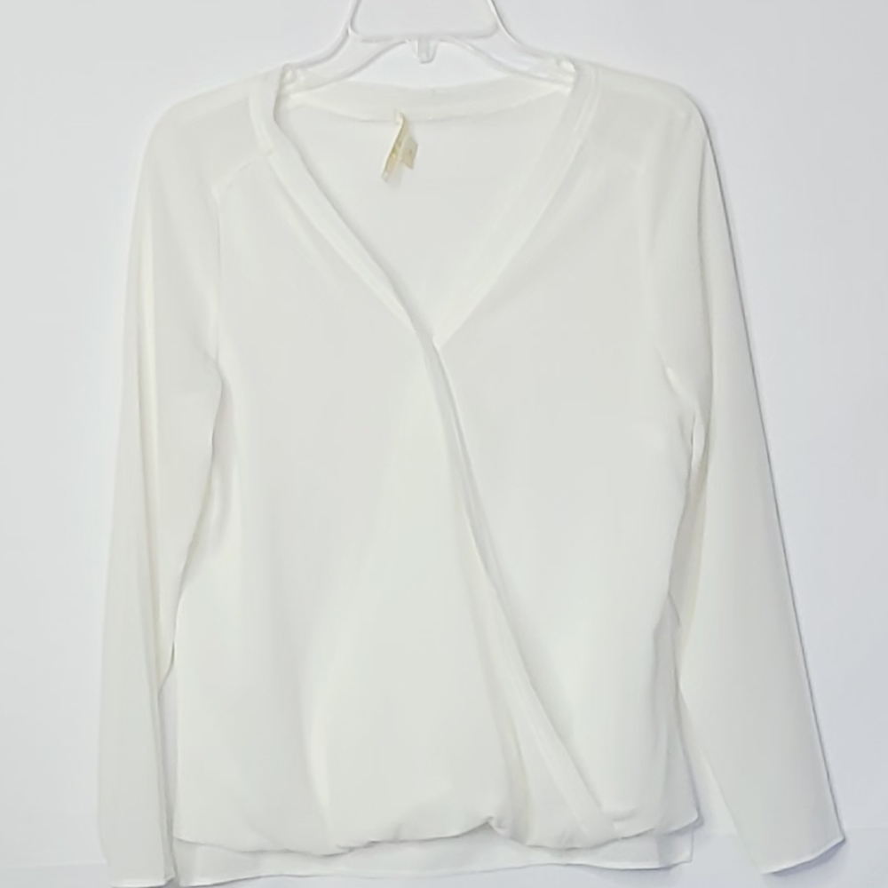 Cooper & Ella long sleeve vneck blouse sz Medium